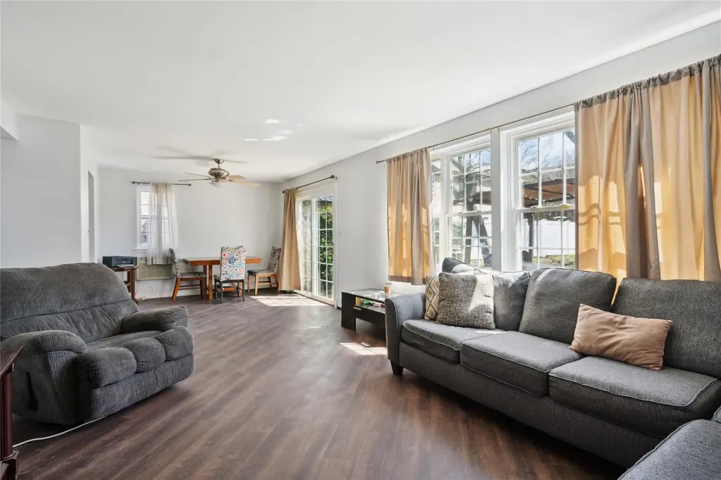 16 S Union Street Bay Shore NY 11706