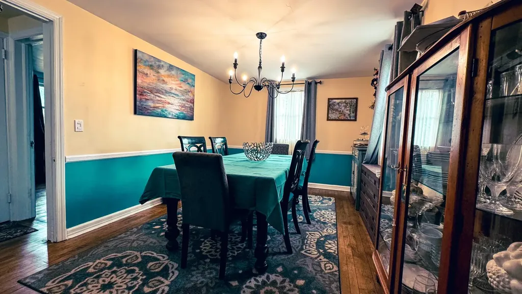 7 W Oak Street Islip NY 11751