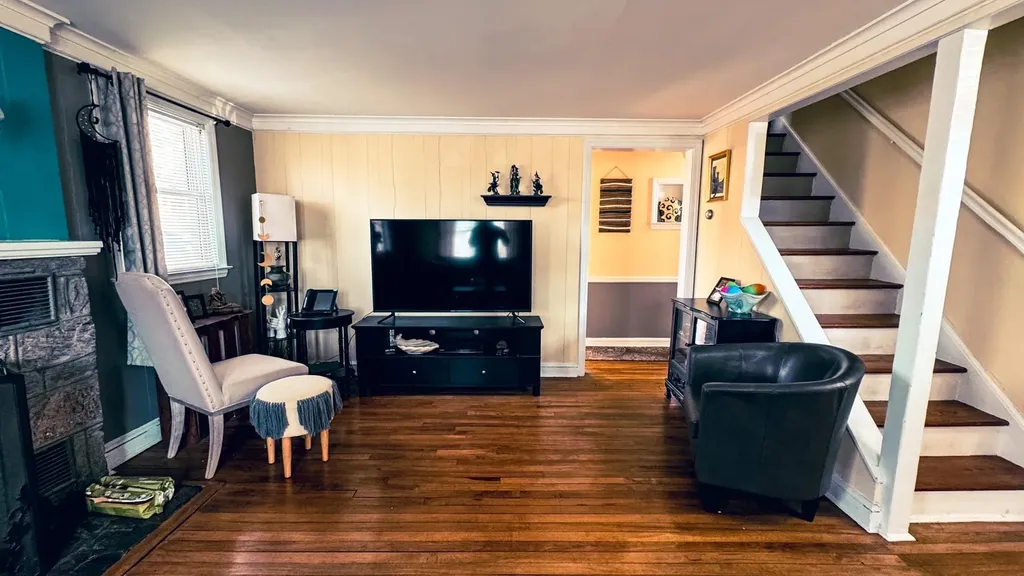 7 W Oak Street Islip NY 11751