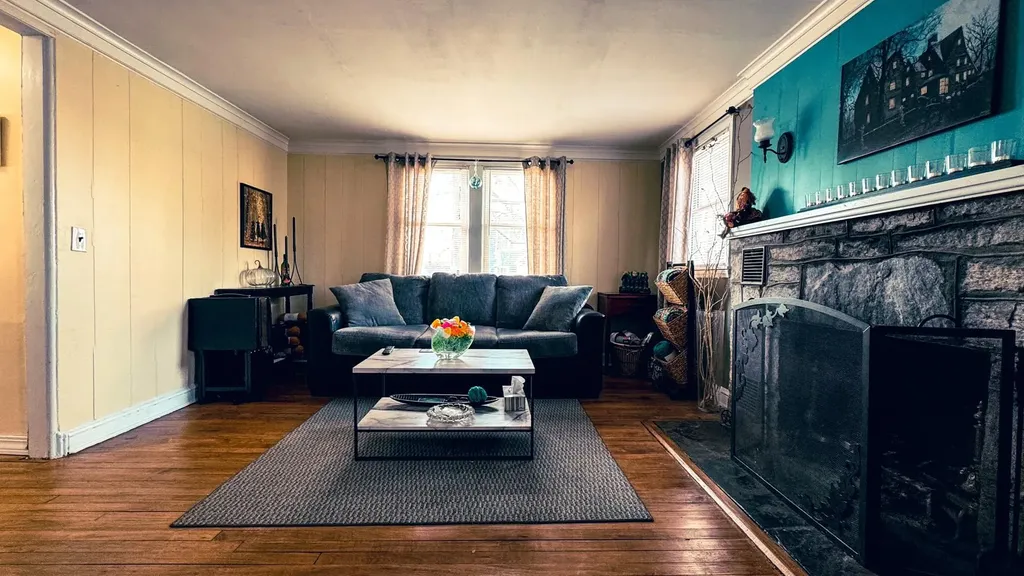 7 W Oak Street Islip NY 11751