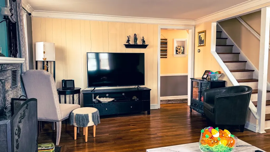 7 W Oak Street Islip NY 11751