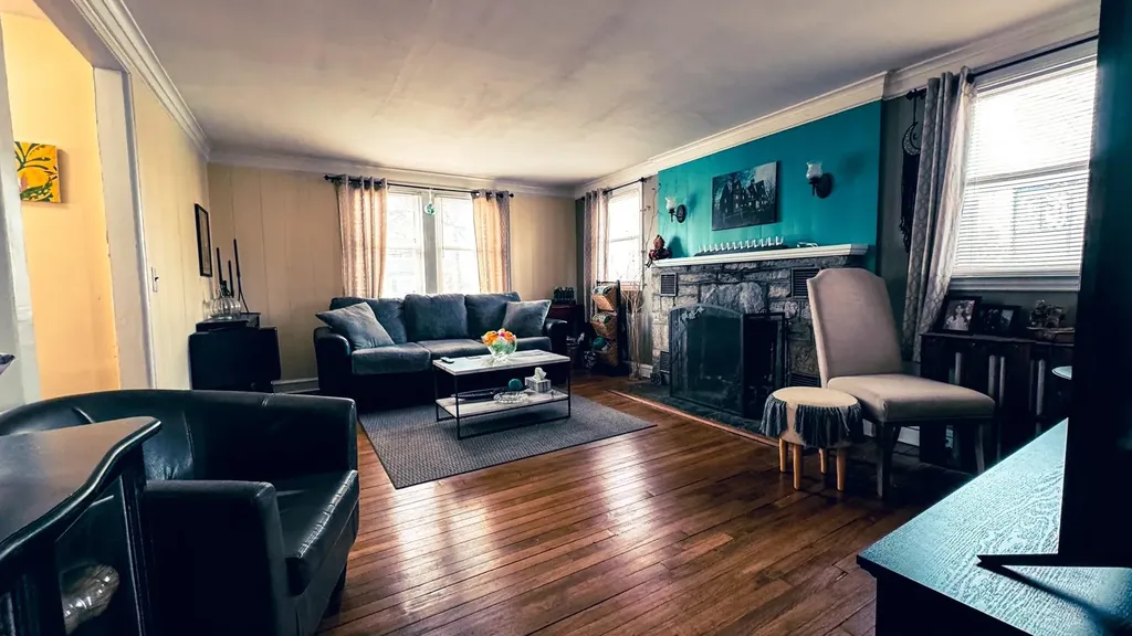 7 W Oak Street Islip NY 11751