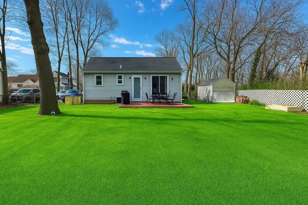 7 W Oak Street Islip NY 11751
