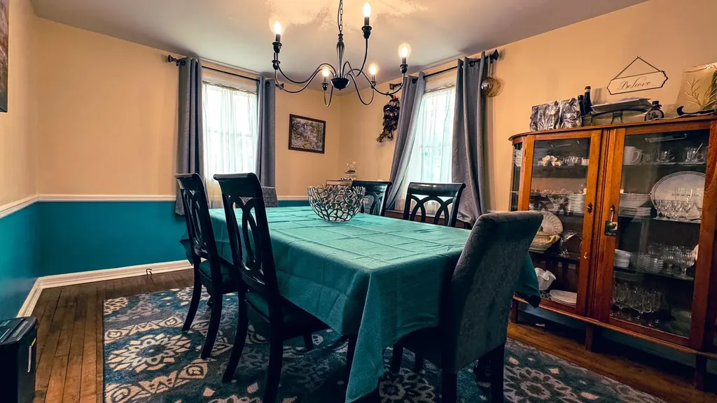 7 W Oak Street Islip NY 11751
