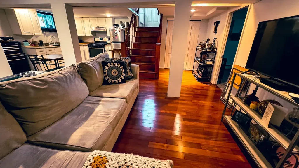 7 W Oak Street Islip NY 11751