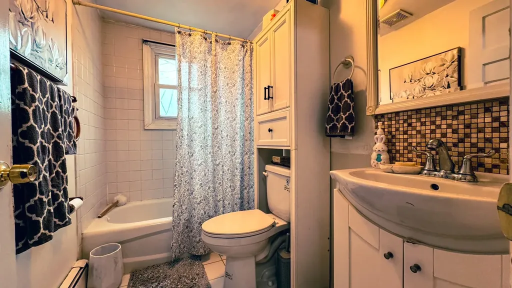 7 W Oak Street Islip NY 11751