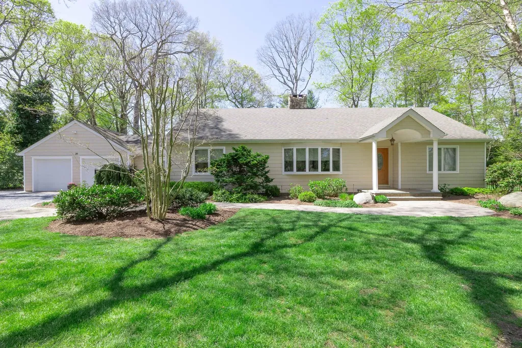 39 Roundabout Road Smithtown NY 11787