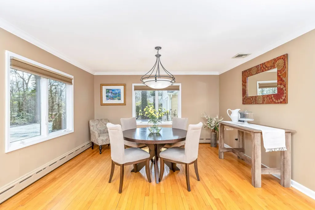 39 Roundabout Road Smithtown NY 11787