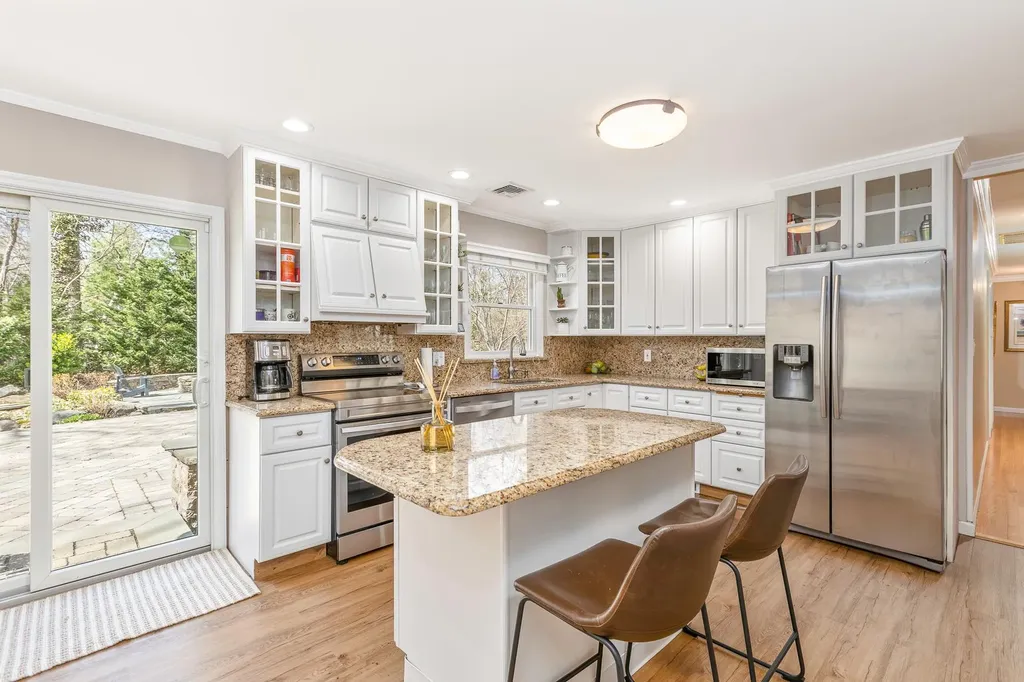39 Roundabout Road Smithtown NY 11787