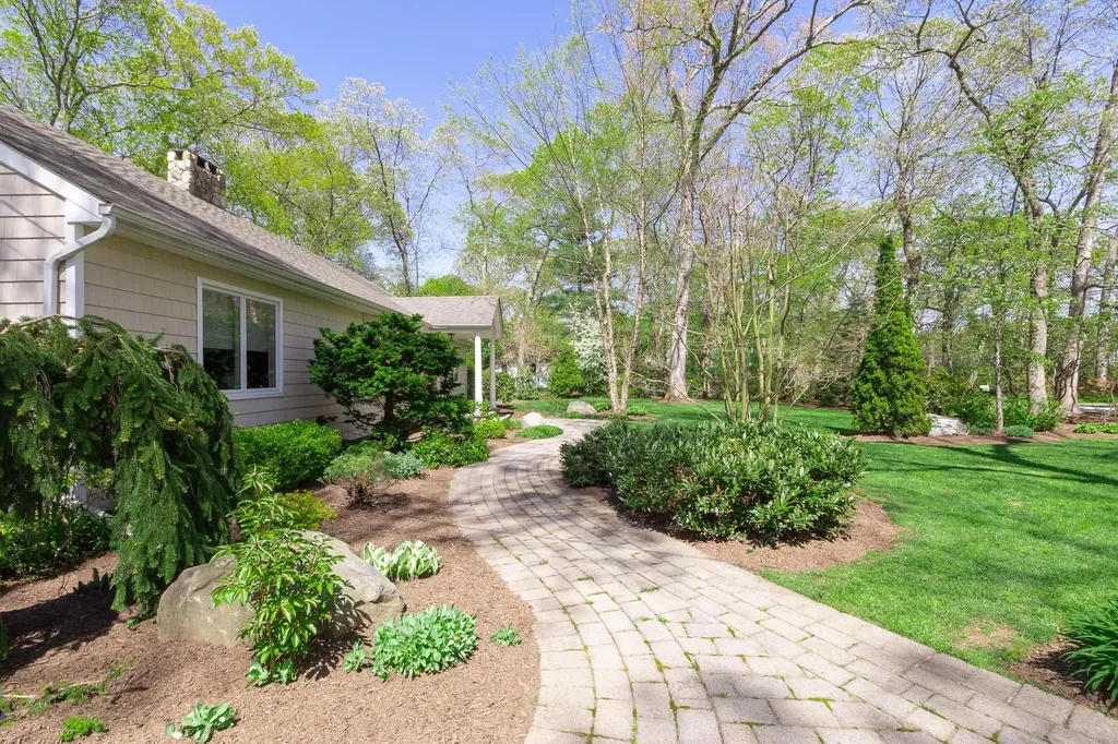39 Roundabout Road Smithtown NY 11787