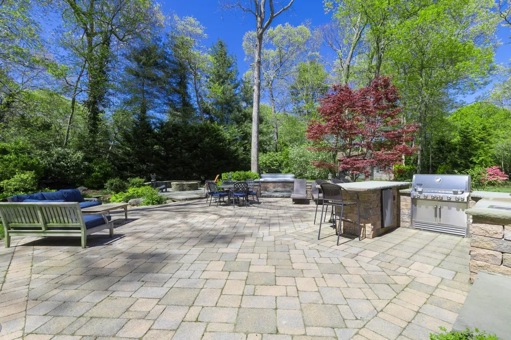 39 Roundabout Road Smithtown NY 11787