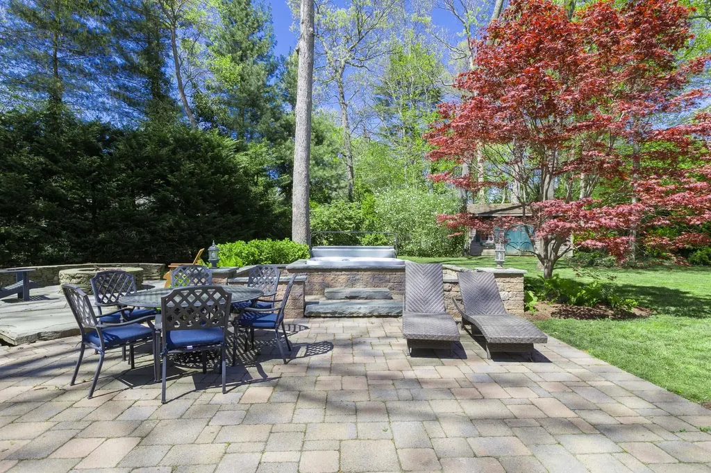 39 Roundabout Road Smithtown NY 11787