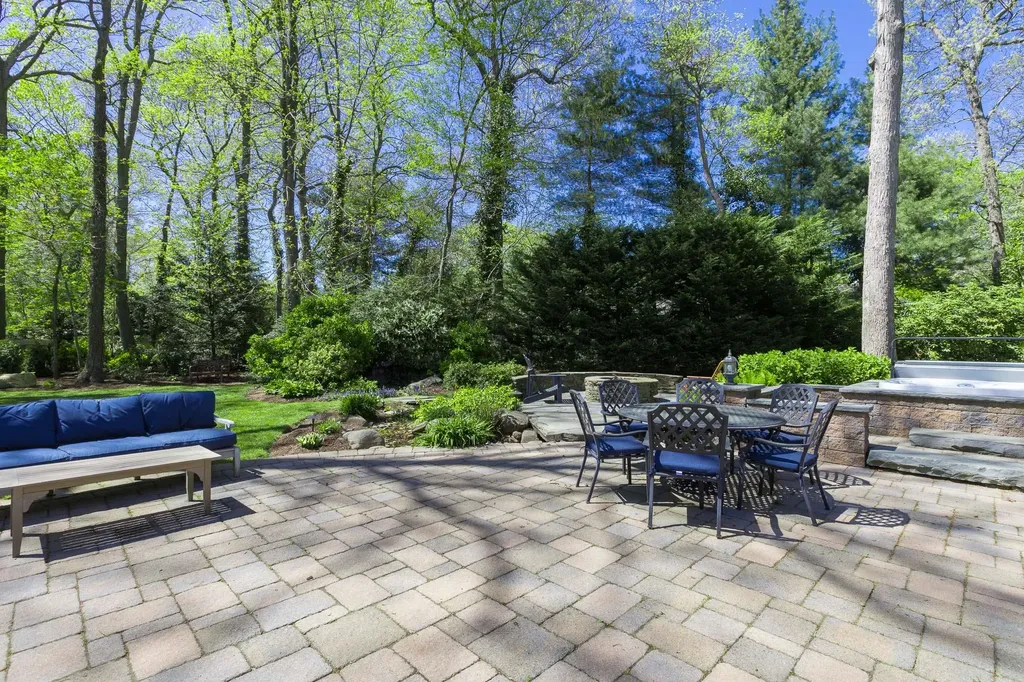 39 Roundabout Road Smithtown NY 11787