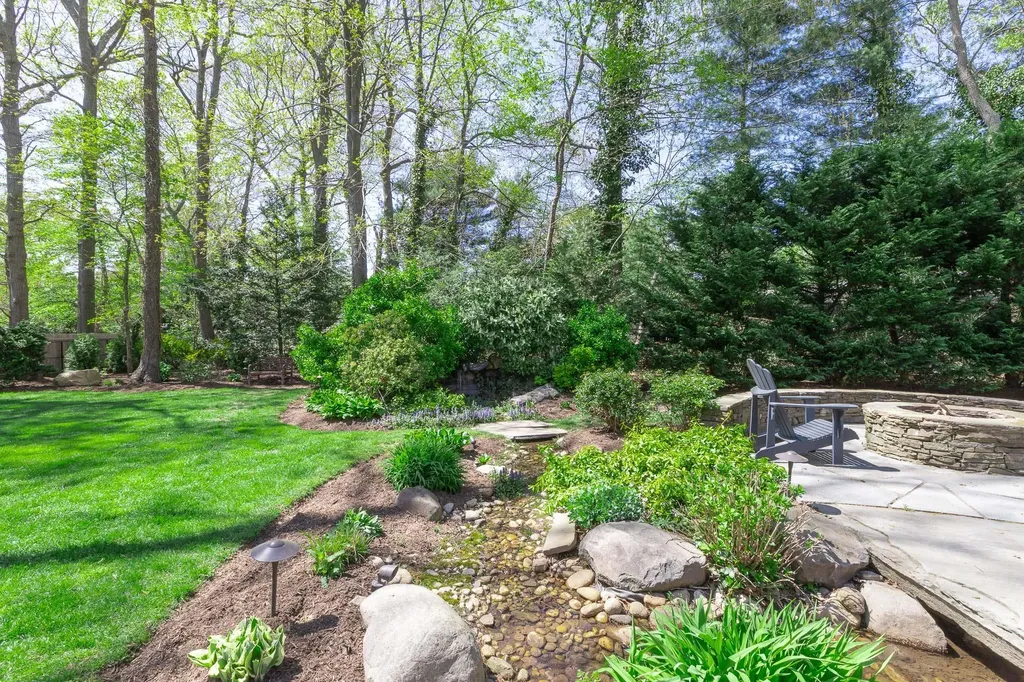 39 Roundabout Road Smithtown NY 11787