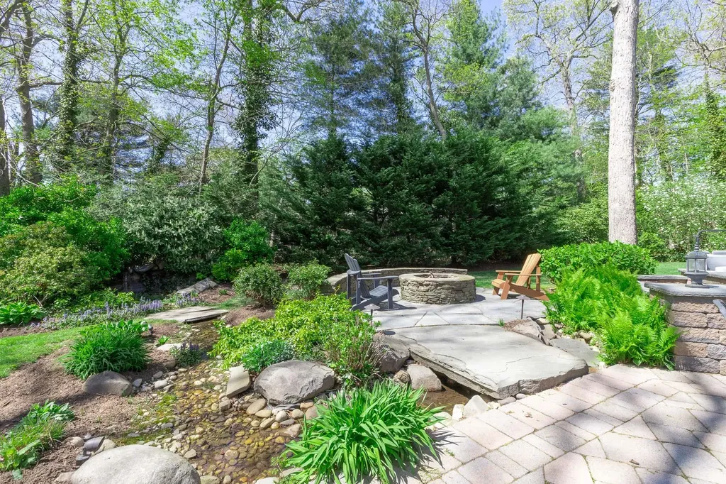 39 Roundabout Road Smithtown NY 11787