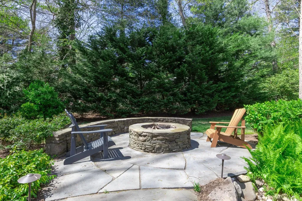 39 Roundabout Road Smithtown NY 11787
