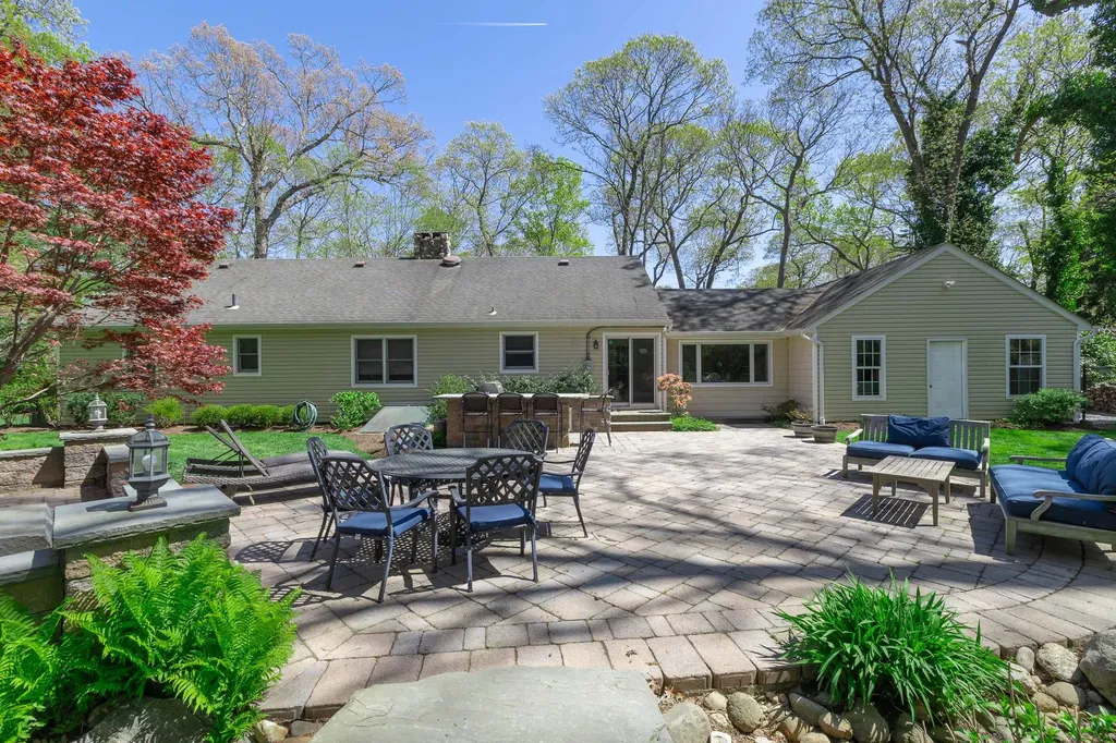 39 Roundabout Road Smithtown NY 11787