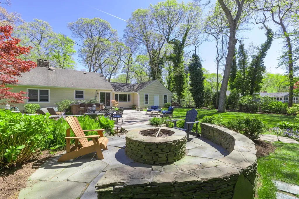 39 Roundabout Road Smithtown NY 11787