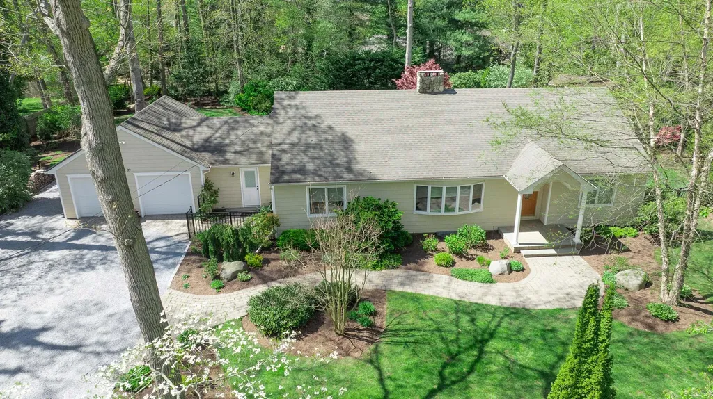 39 Roundabout Road Smithtown NY 11787
