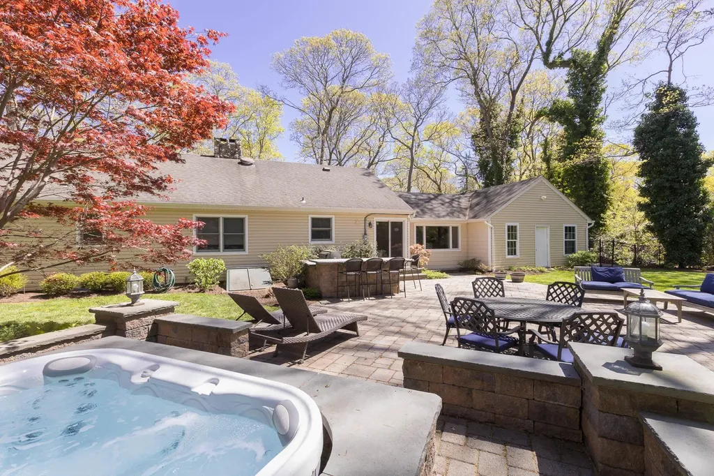 39 Roundabout Road Smithtown NY 11787