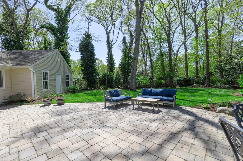 39 Roundabout Road Smithtown NY 11787