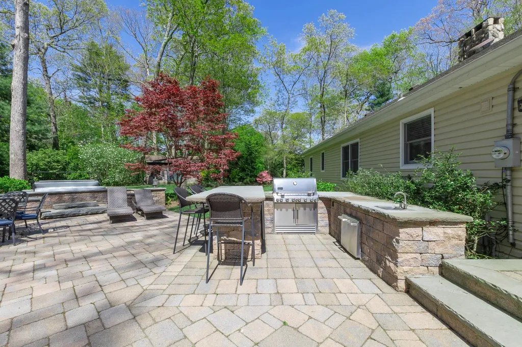 39 Roundabout Road Smithtown NY 11787