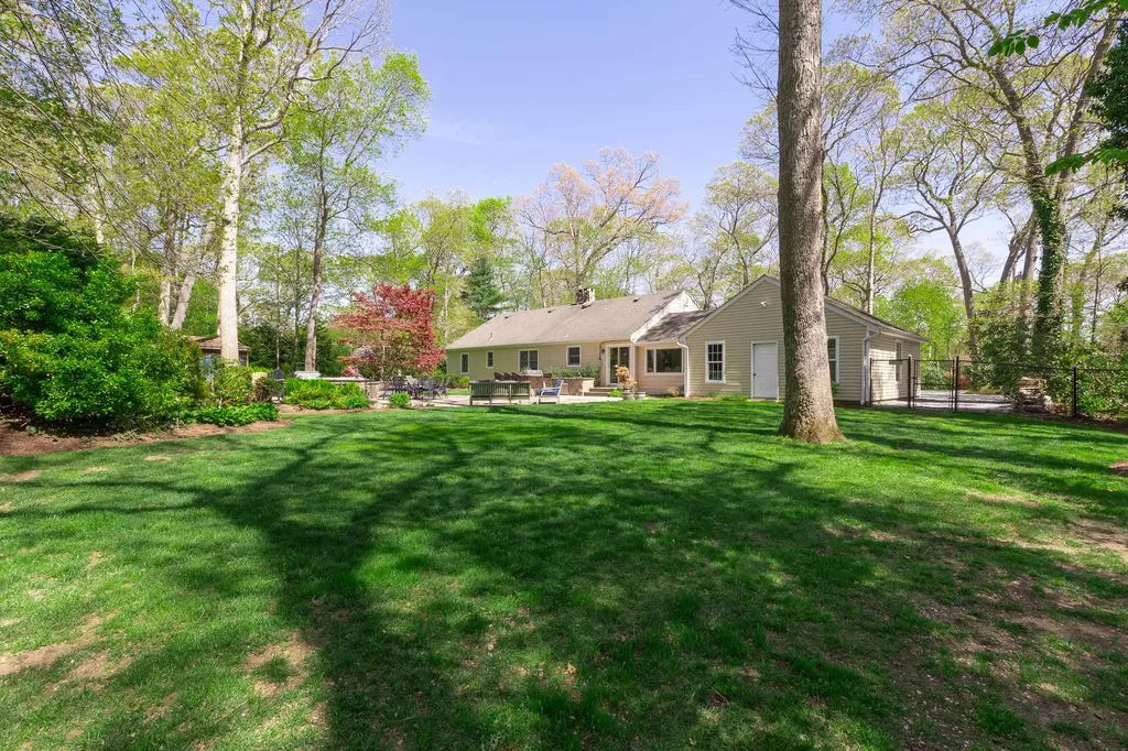 39 Roundabout Road Smithtown NY 11787