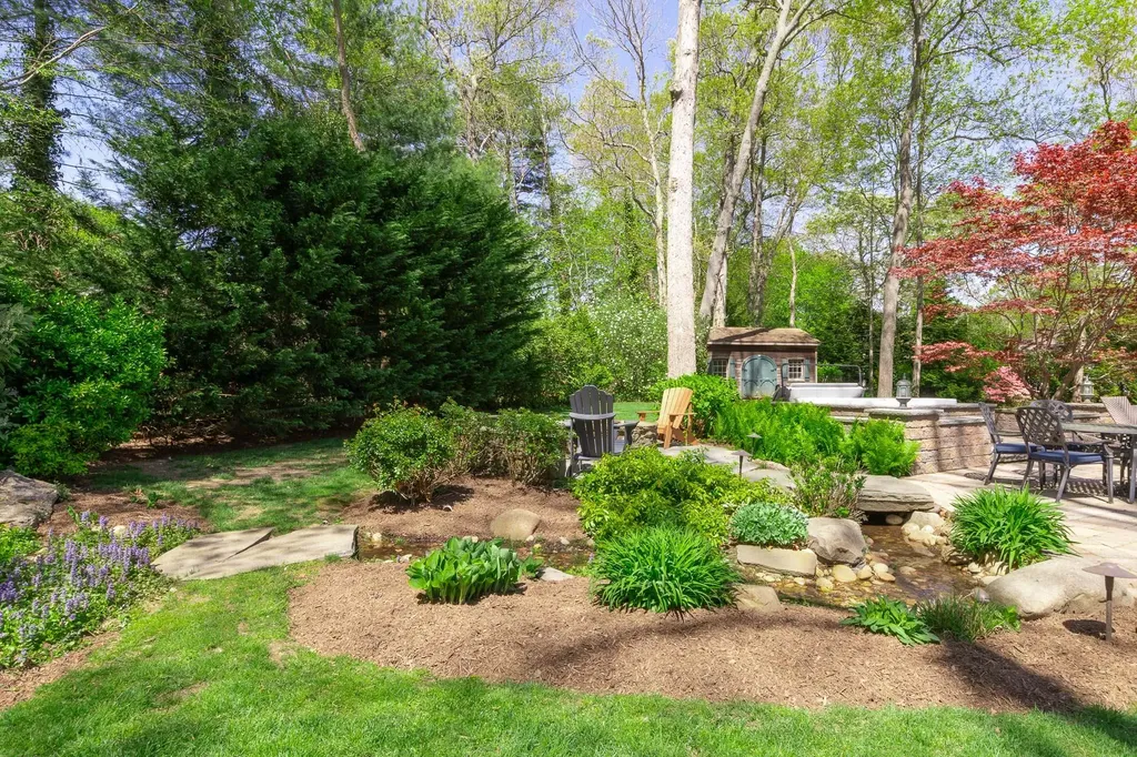 39 Roundabout Road Smithtown NY 11787