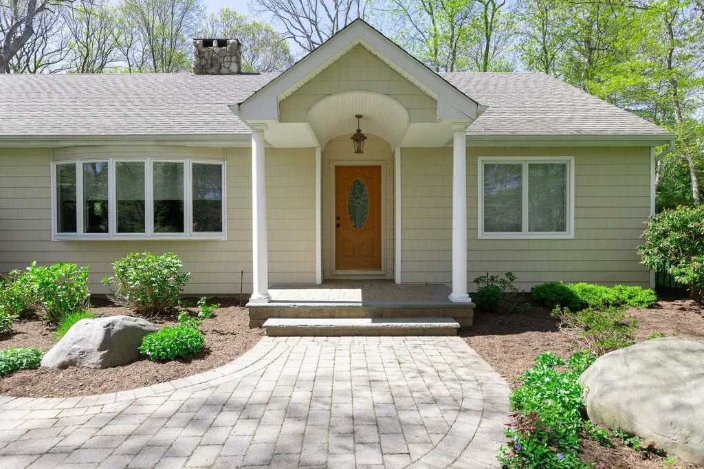 39 Roundabout Road Smithtown NY 11787