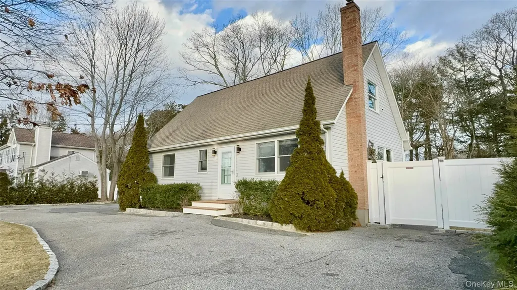 4 N Westbury Road Hampton Bays NY 11946