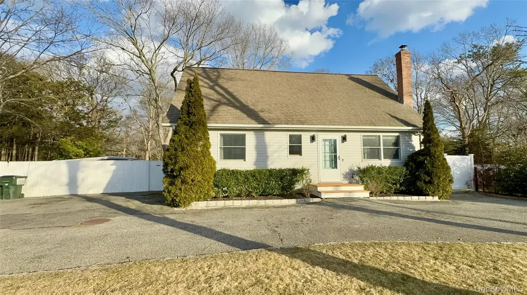 4 N Westbury Road Hampton Bays NY 11946
