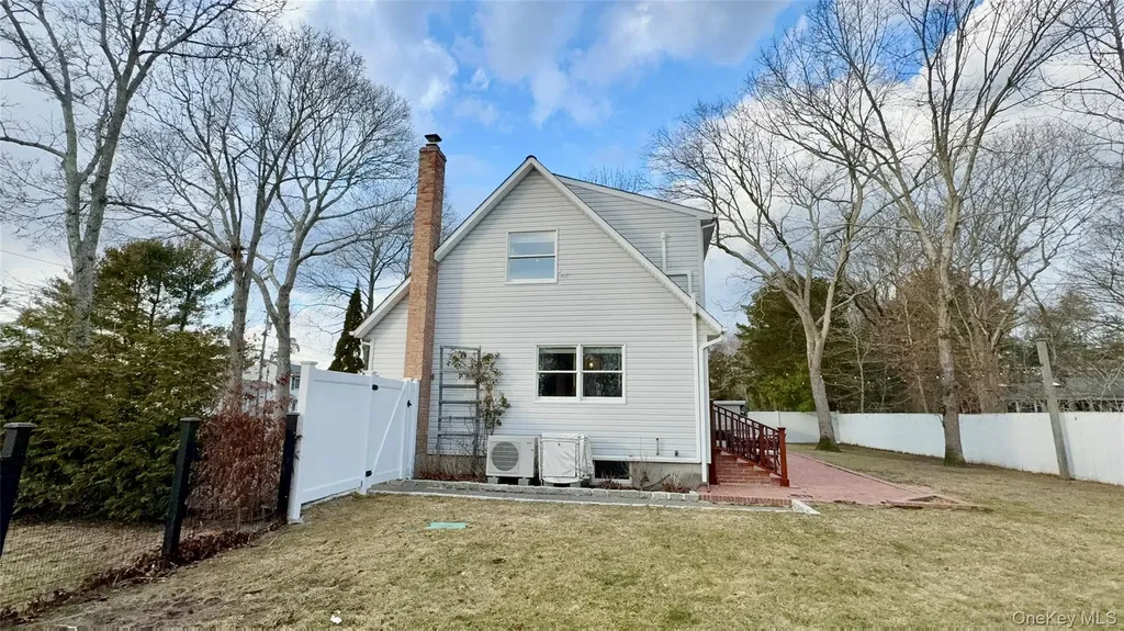 4 N Westbury Road Hampton Bays NY 11946
