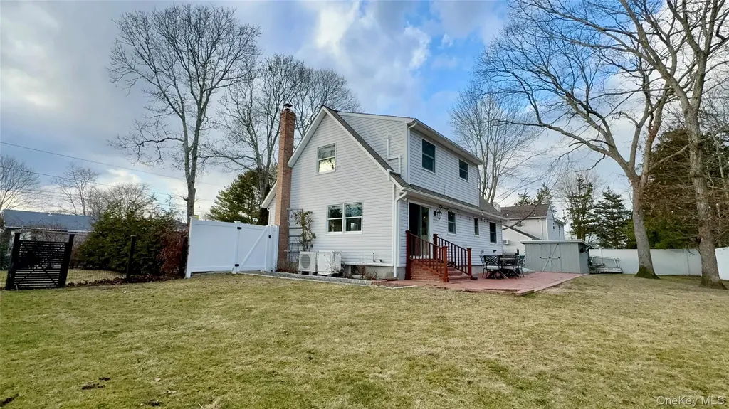 4 N Westbury Road Hampton Bays NY 11946