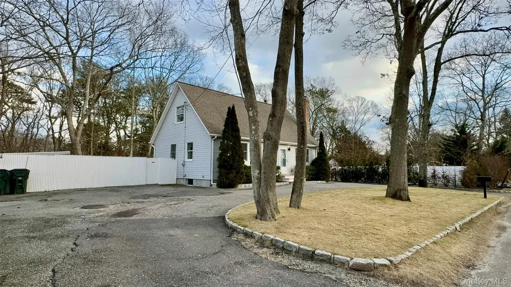 4 N Westbury Road Hampton Bays NY 11946