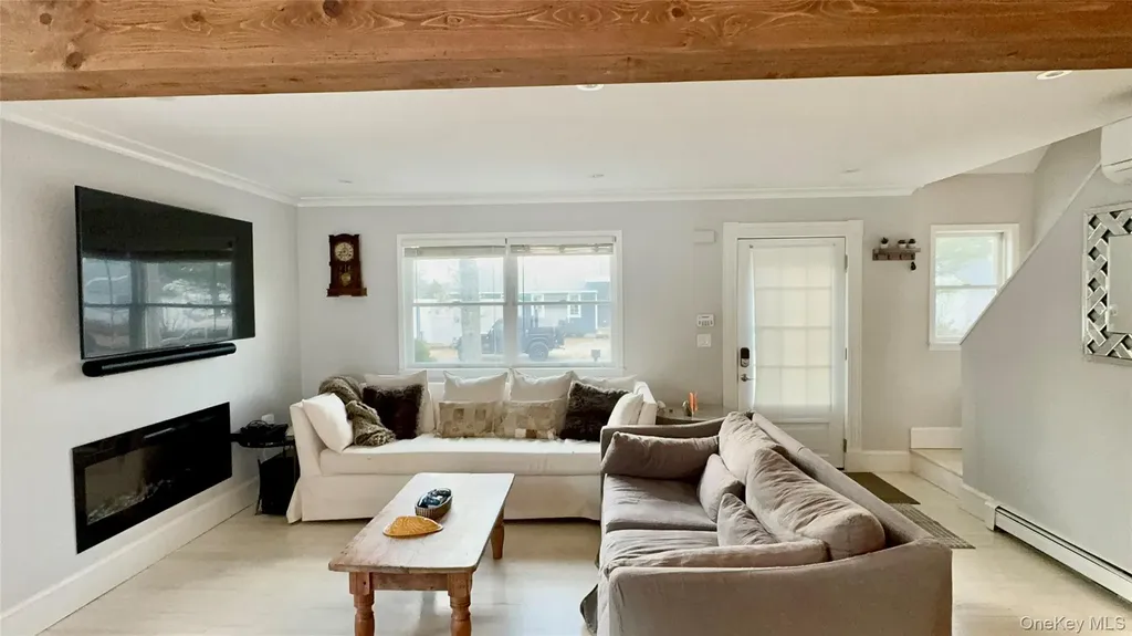 4 N Westbury Road Hampton Bays NY 11946