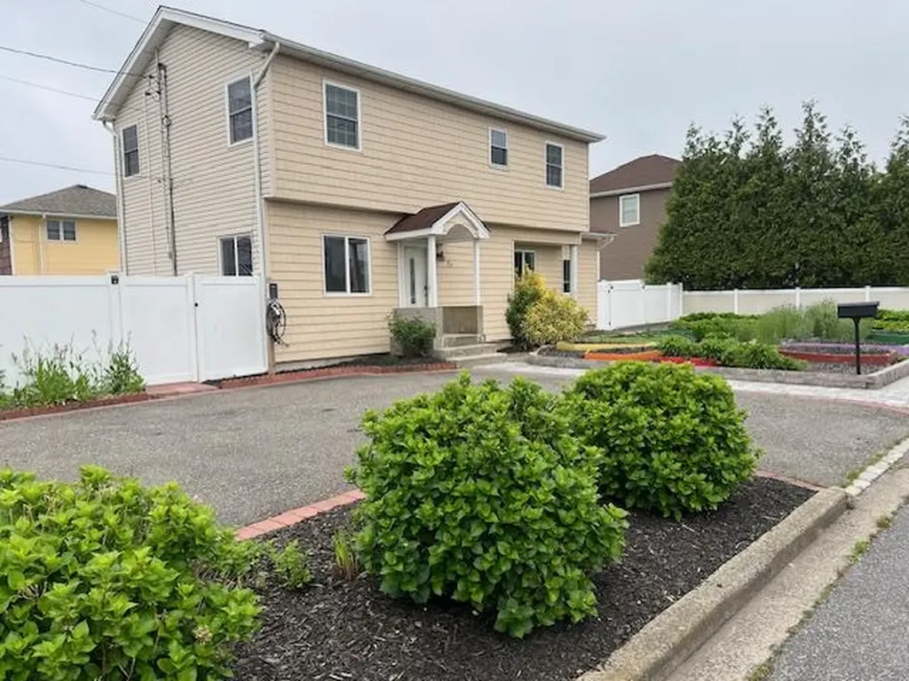 1 E Saltaire Road Babylon NY 11757