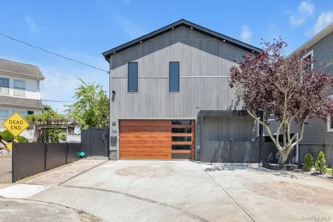 1166 Hastings Circle Baldwin Harbor NY 11510