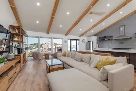 1166 Hastings Circle Baldwin Harbor NY 11510