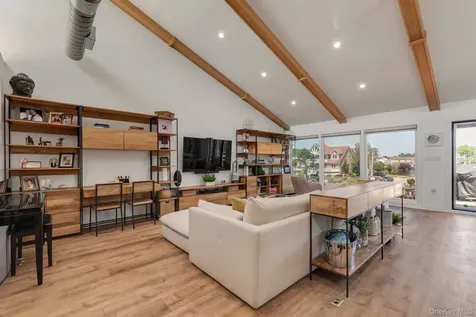 1166 Hastings Circle Baldwin Harbor NY 11510