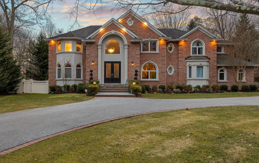 10 Red Maple Lane Dix Hills NY 11746