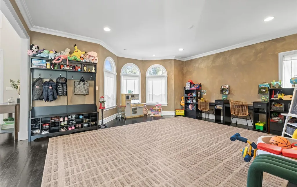 10 Red Maple Lane Dix Hills NY 11746