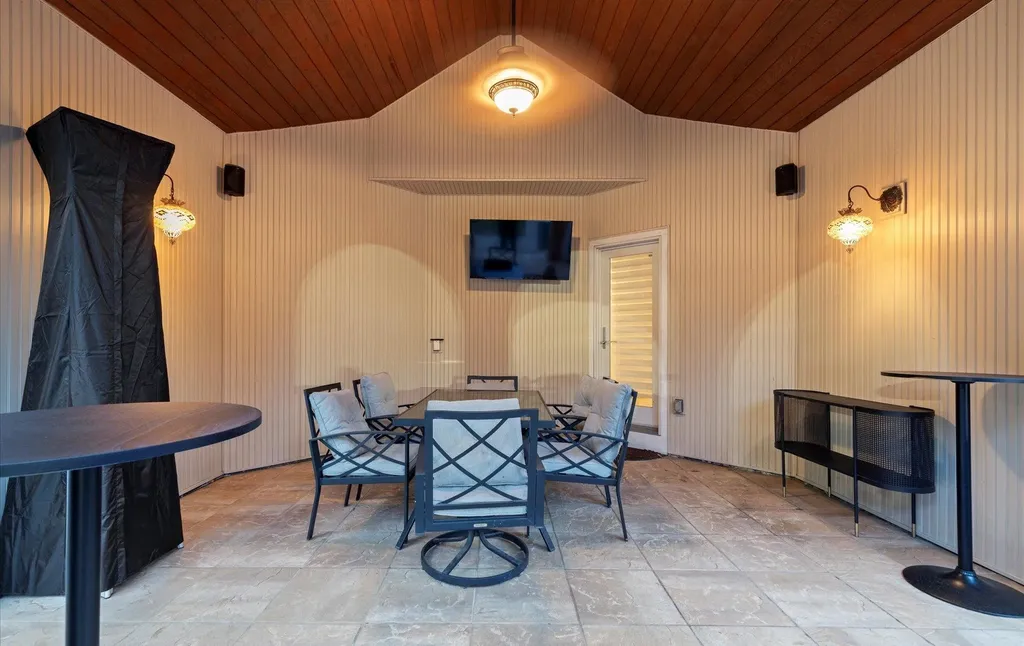 10 Red Maple Lane Dix Hills NY 11746