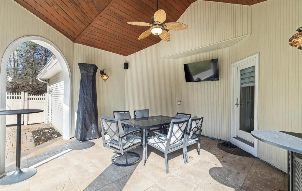 10 Red Maple Lane Dix Hills NY 11746