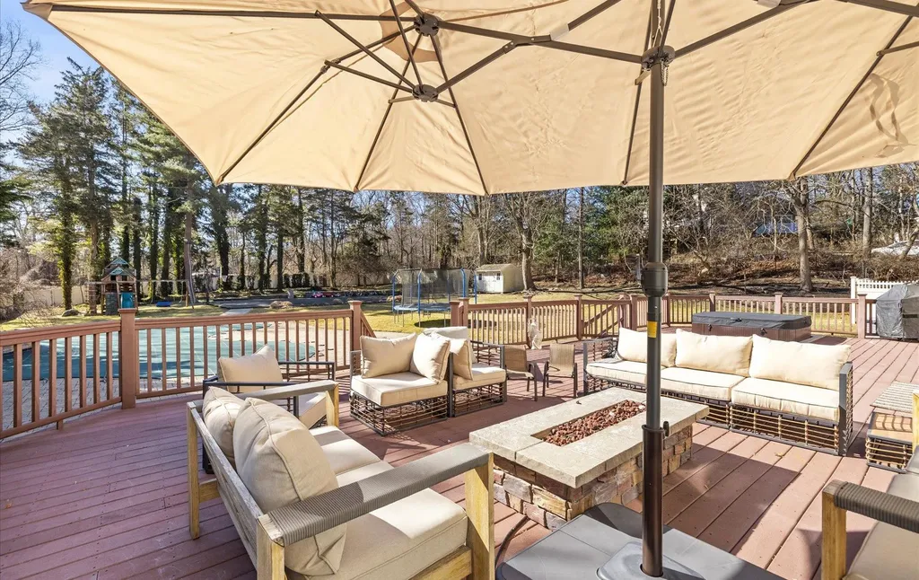10 Red Maple Lane Dix Hills NY 11746