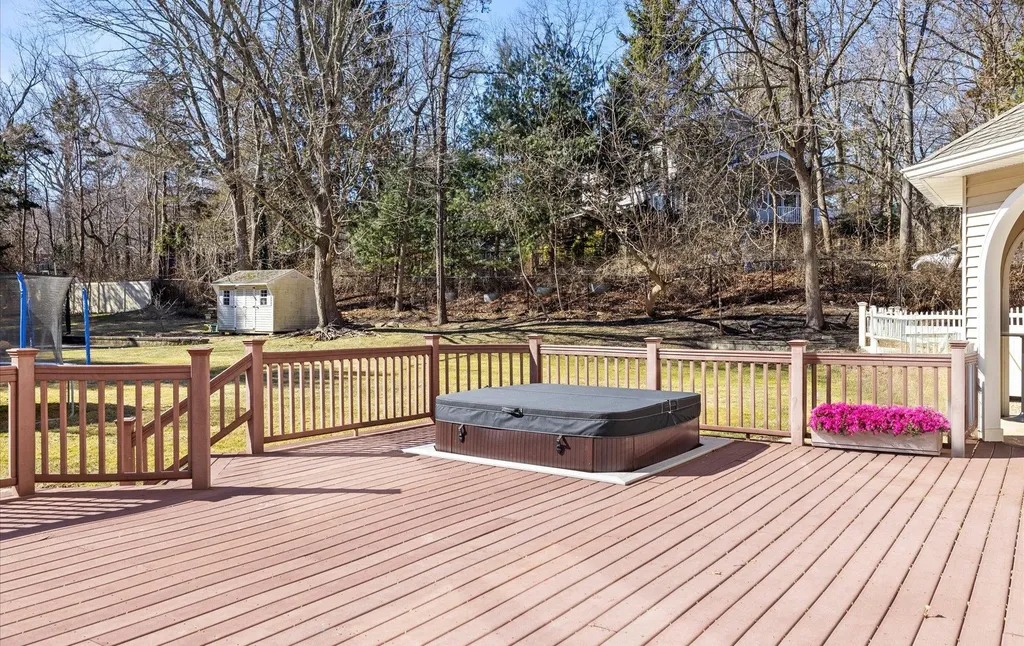 10 Red Maple Lane Dix Hills NY 11746