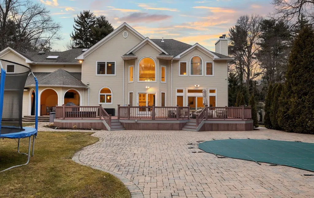 10 Red Maple Lane Dix Hills NY 11746
