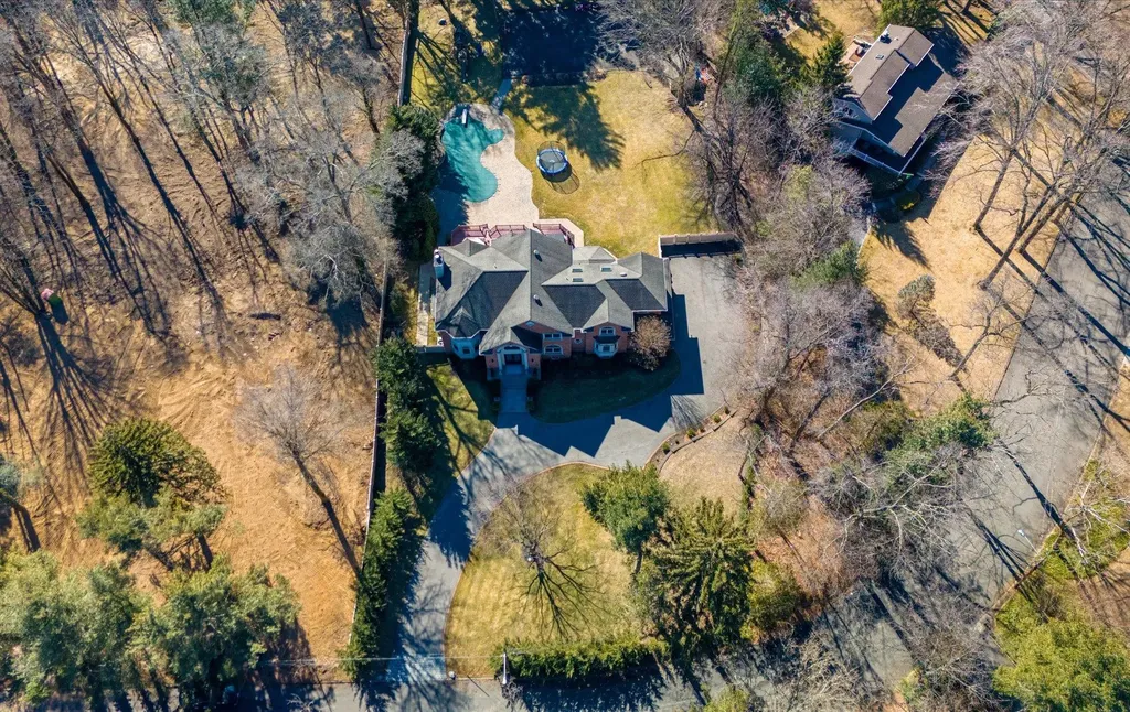 10 Red Maple Lane Dix Hills NY 11746