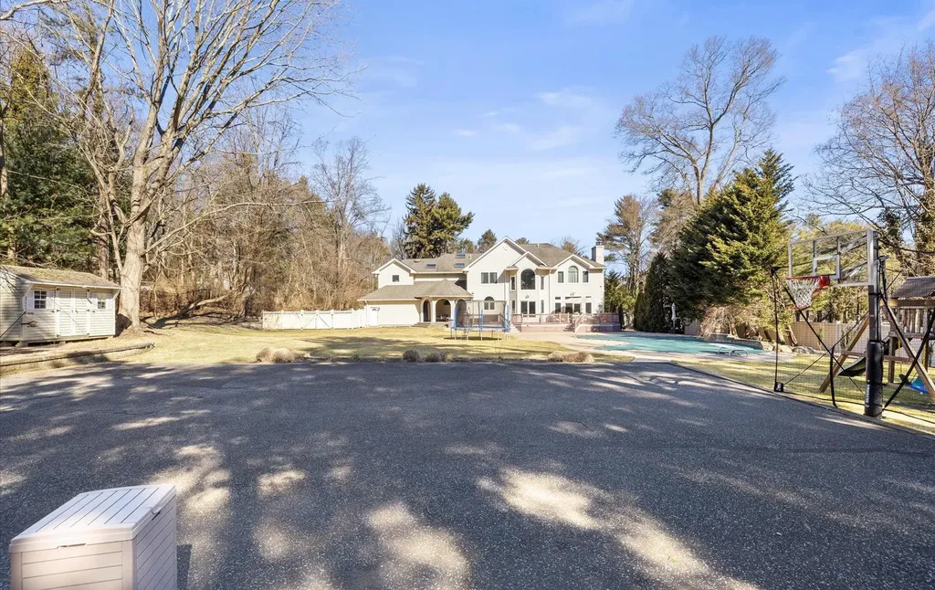 10 Red Maple Lane Dix Hills NY 11746