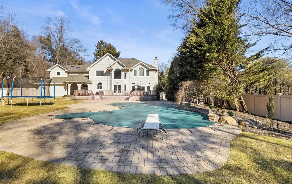 10 Red Maple Lane Dix Hills NY 11746