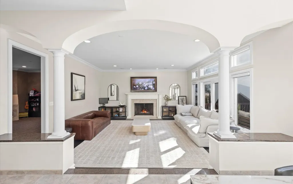 10 Red Maple Lane Dix Hills NY 11746